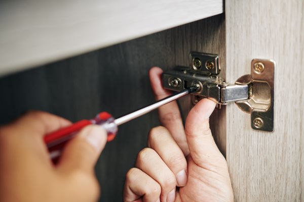 Cabinet Hinge Installation in Schertz